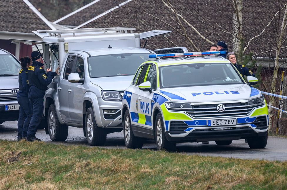 Polis med drönare och kriminaltekniker på plats utanför Karlshamn på tisdagen efter att polis skjutit verkanseld i samband med ett utredningsärende. Arkivbild. Foto: Johan Nilsson/TT