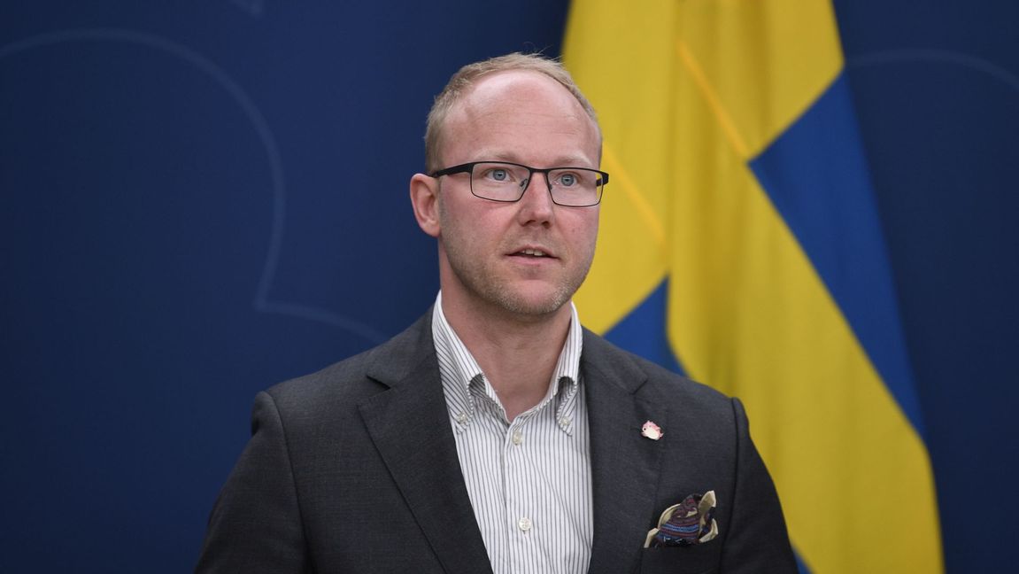 Riksdagsledamoten Ludvig Aspling (SD) säger att det nya förslaget om att återkalla permanenta uppehållstillstånd och göra dem tillfälliga kommer leda till att fler ansöker om medborgarskap - men att de samtidigt blir svårare att få. Foto: Viktoria Bank/TT