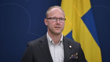 Riksdagsledamoten Ludvig Aspling (SD) säger att det nya förslaget om att återkalla permanenta uppehållstillstånd och göra dem tillfälliga kommer leda till att fler ansöker om medborgarskap - men att de samtidigt blir svårare att få. Foto: Viktoria Bank/TT
