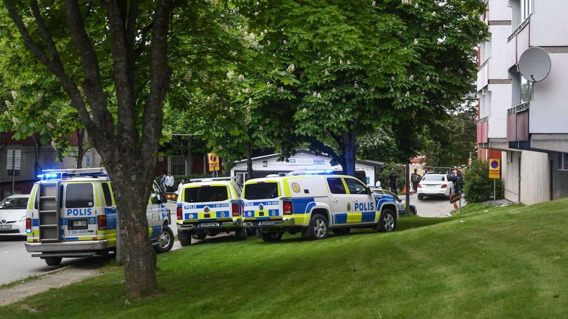 Polis på plats i Husby i maj 2021. Foto: Fredrik Sandberg/TT