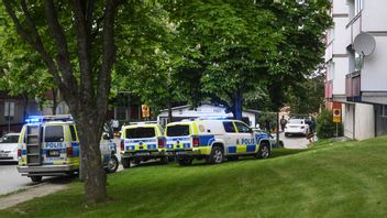 Polis på plats i Husby i maj 2021. Foto: Fredrik Sandberg/TT