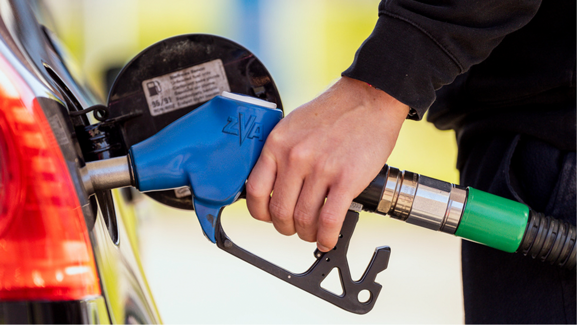 Supersänkning av drivmedelspriserna – bensinpriset ner nästan en krona