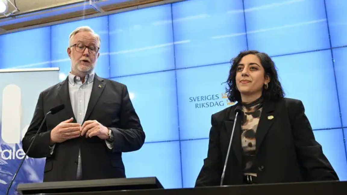 Liberalernas avgående partiledare Johan Pehrson och partisekreterare Simona Mohamsson. Foto: Fredrik Sandberg/TT