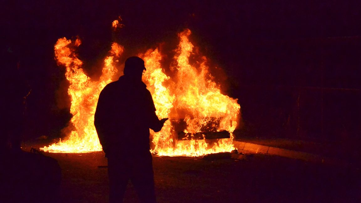 Utegångsförbud råder dygnet runt och matbutiker får bara sälja varor via hemleverans, vilket i många fall inte är tillgängligt i fattiga områden. Foto: AP/TT. 