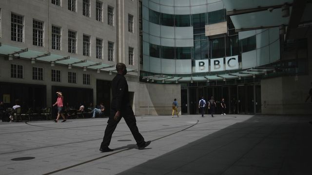 Tillsynsmyndigheten Ofcom vill utreda BBC för sin opartiskhet. Foto: Kin Cheung/AP/TT