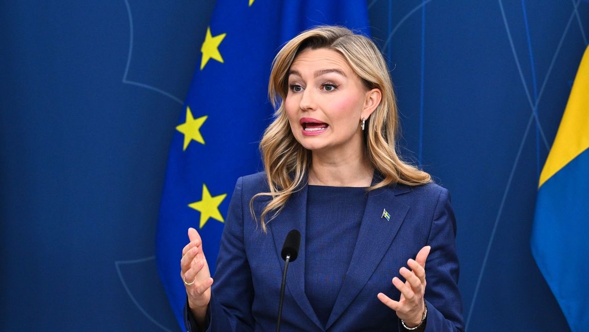 Kristdemokraternas partiledare Ebba Busch fördömer gårdagens attack mot partikollegan. Foto: Claudio Bresciani/TT