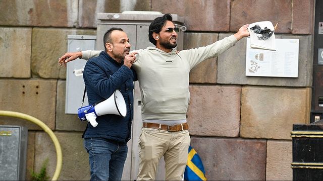 Salwan Najem och Salwan Momika vid Mynttorget i Stockholm, sommaren 2023. Foto: Oscar Olsson/TT