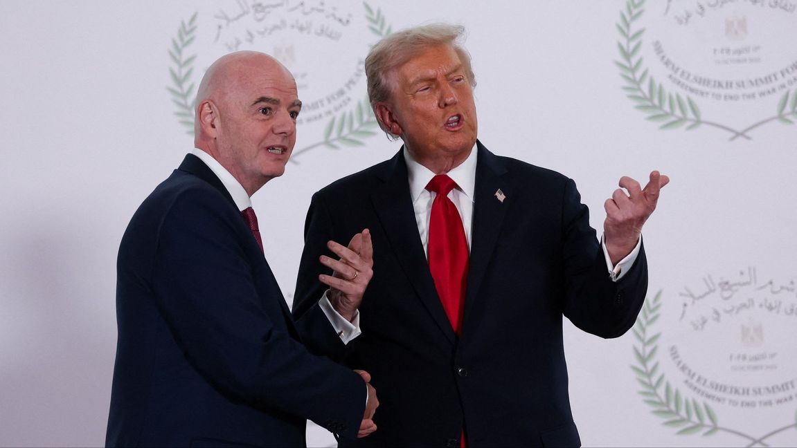 FIFA:s president Gianni Infantino är nära vän med USA:s president Donald Trump. Foto: Suzanne Plunkett/AP/TT