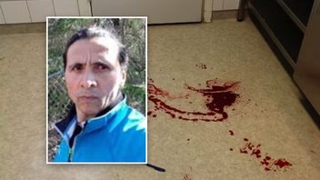 I förgrunden Taher Amini, i bakgrunden det blodiga golvet efter att han misshandlats. Bild: Polisen