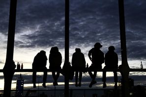 Femtonåringar behöver information, inte reklam, inför gymnasievalet, enligt S. Matthias Schrader/AP/TT