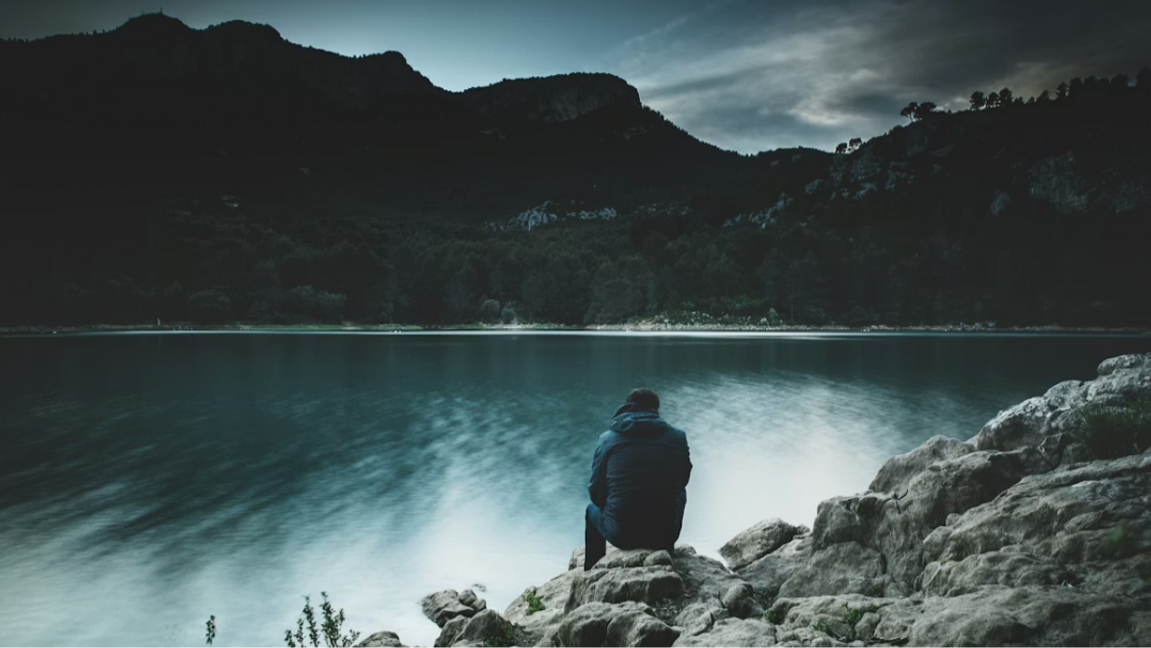 Få är så ensamma som den oskyldigt dömde. Foto: Guillaume de Germain, Unsplash