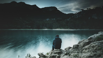 Få är så ensamma som den oskyldigt dömde. Foto: Guillaume de Germain, Unsplash