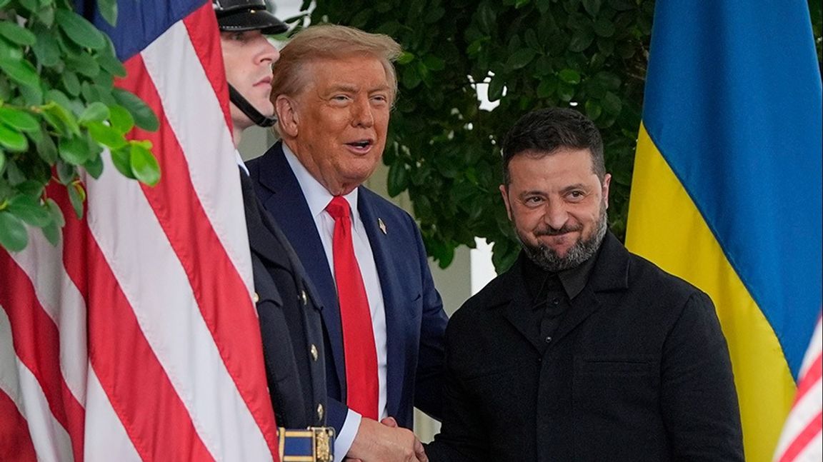Donald Trump och Volodymyr Zelenskyj vid det senaste mötet i Vita huset. Foto: Julia Demaree Nikhinson/AP/TT