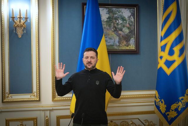 Ukrainas president Volodymyr Zelenskyj kallar det ett steg i rätt riktning. Efrem Lukatsky/AP/TT