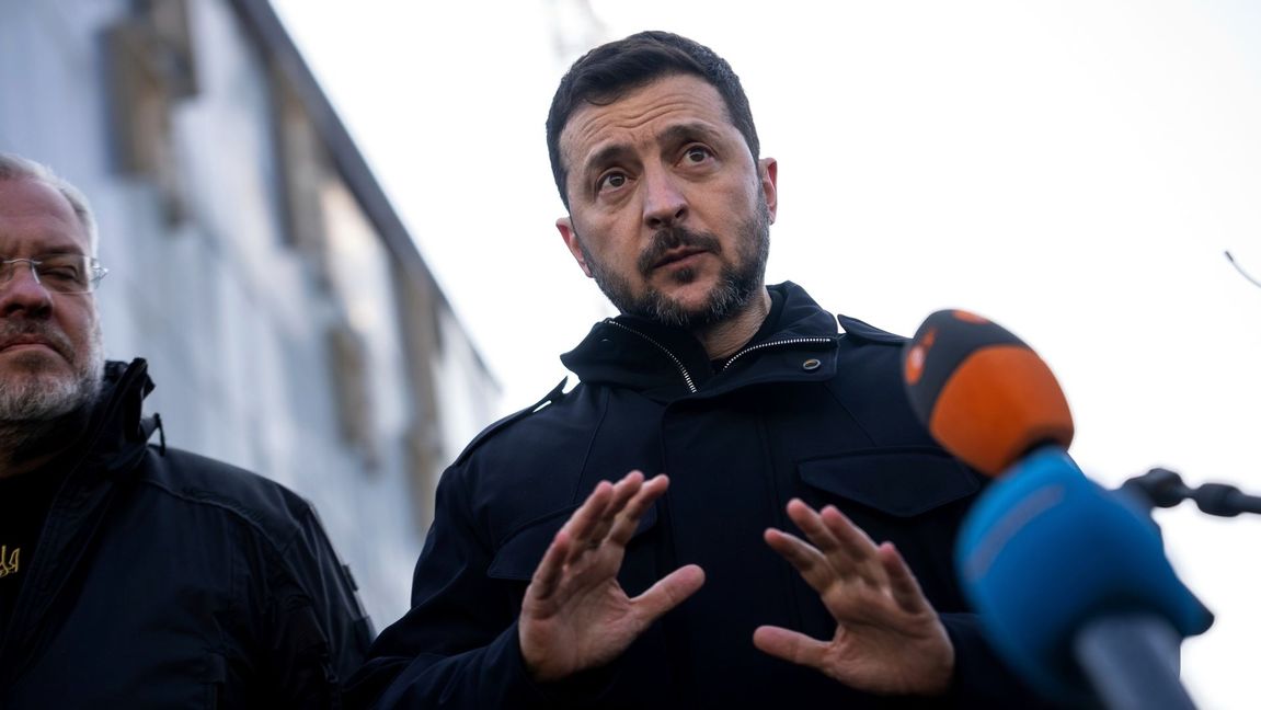 Ukrainas president Volodymyr Zelenskyj under en pressträff på torsdagen den 13 februari. Foto: Alex Babenko/AP/TT