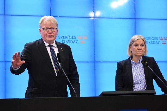 Peter Hultqvist (S), försvarspolitisk talesperson Socialdemokraternas och Magdalena Andersson (S) partiledare, kräver att försvarsberedningen omedelbart kallas in. Jonas Ekströmer/TT