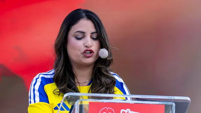 Vänsterpartiets ledare Nooshi Dadgostar har tidigare sagt att hon känner sig trygg med kandidaterna som finns kvar på partiets listor. Foto: Bene Riobó, CC BY-SA 4.0, via Wikimedia Commons