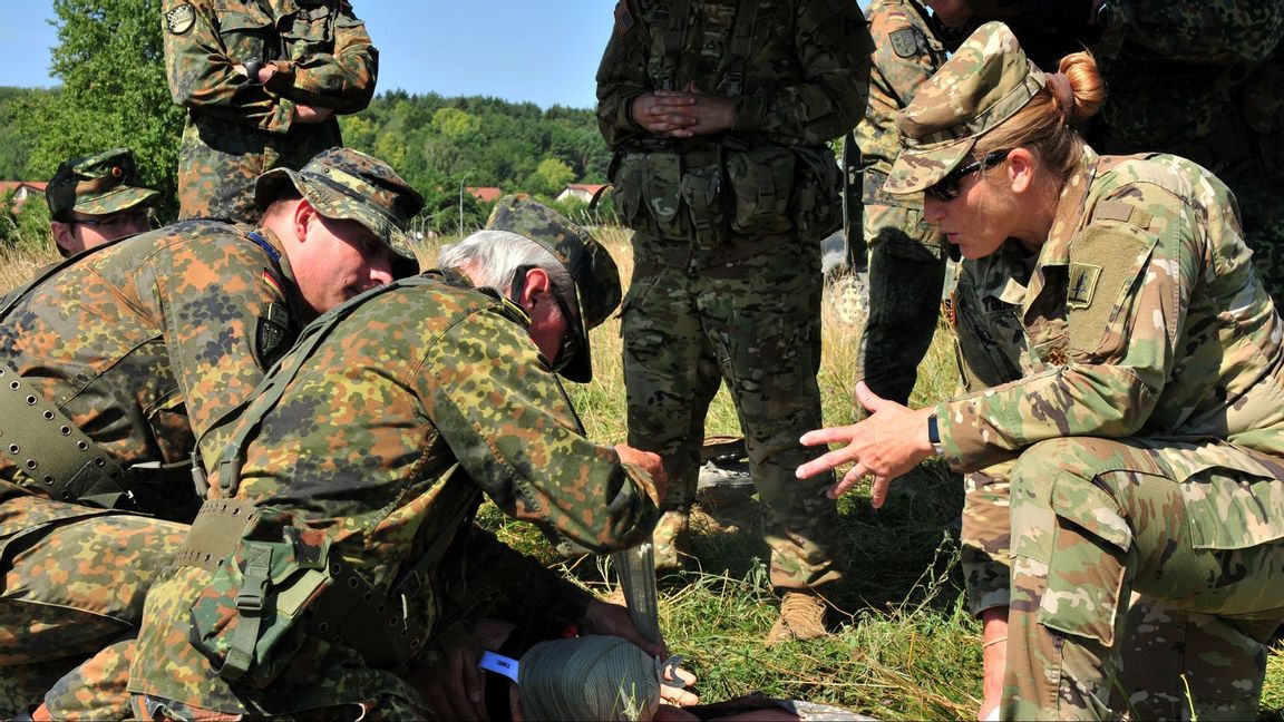 Amerikanska och tyska soldater övar tillsammans i Tyskland. Foto: Sgt. David Overson, Public domain.