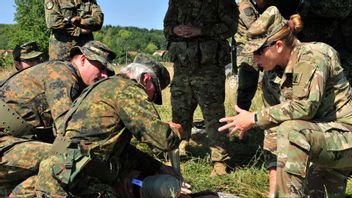 Amerikanska och tyska soldater övar tillsammans i Tyskland. Foto: Sgt. David Overson, Public domain.