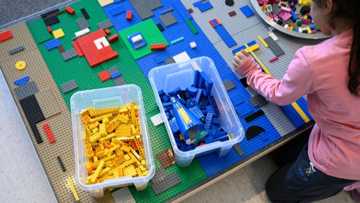 Från slutet av april måste alla nyrekryterade barnskötare utan svenskbetyg klara ett språktest för att få jobb på Göteborgs förskolor. Foto: Fredrik Sandberg/TT. 