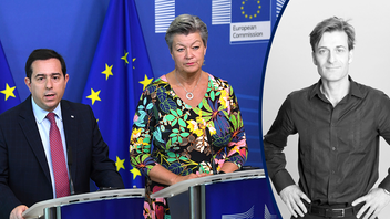 Svenska EU-kommissionären Ylva Johansson i samtal med Greklands migrationsminister Notis Mitarachi i Luxemburg den åttonde oktober i år. Foto: John Thys/AP/TT