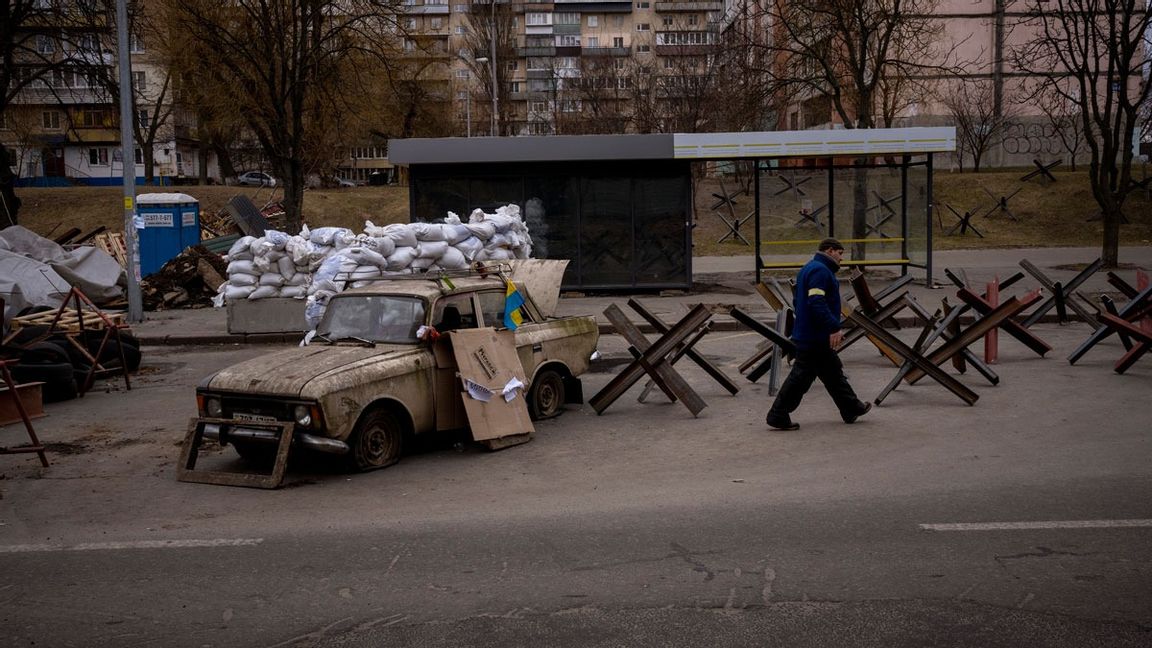 Hamnstaden Mykolajiv i södra Ukraina är under intensiv artillerield på måndagsmorgonen, rapporterar The New York Times. Foto: Emilio Morenatti/AP/TT