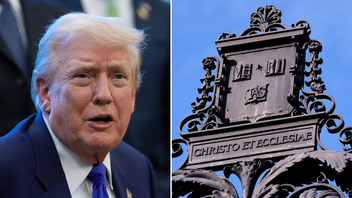 Donald Trump anklagar Harvard University för antisemitism och kräver en miljard dollar i skadestånd. Foto: Alex Brandon/Charles Krupa/AP/TT