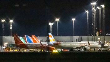 Flygplan vid Kastrups flygplats, Danmark. På måndagskvällen larmades flygplatsen om oidentifierade drönare i området. Foto: Johan Nilsson/TT