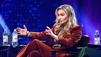 Ebba Busch säger att regeringen är redo att agera om elpriserna håller i sig. Foto: Henrik Montgomery/TT