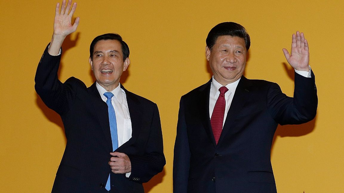 Taiwans expresident Ma Ying-Jeou och Kinas president Xi Jinping. Foto: Wong Maye-E/AP/TT 