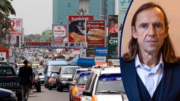 Gatubild från Accra, huvudstaden i Ghana. Här ska tusentals av Sverige subventionerade elmopeder snart glida fram. Foto: Lise Åserud/TT 