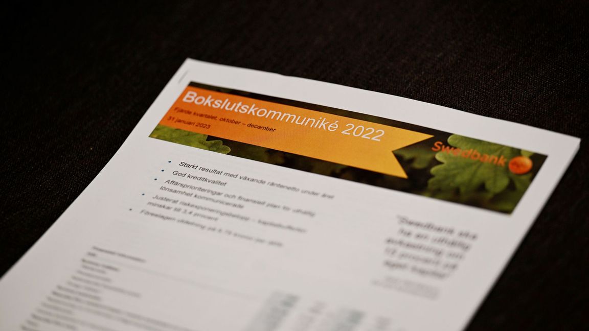 Swedbanks vd och koncernchef Jens Henriksson presenterar bankens delårsrapport. Foto: Pontus Lundahl/ TT