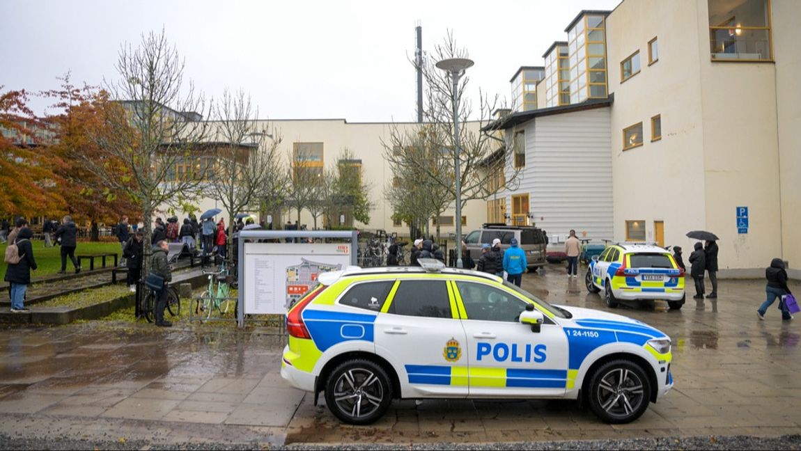 Polisen utreder ett eventuellt grovt brott på en gymnasieskola i Västerås. Foto: FREDRIK SANDBERG/TT