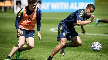  Sveriges Victor Nilsson Lindelöf och Robin Quaison under träningen när fotbollslandslaget samlades till EM-lägret i Göteborg på onsdagen. Foto: Erik Simander/TT.