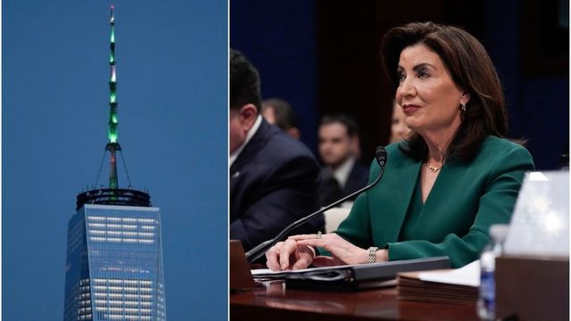 New Yorks guvernör Kathy Hochul belyste 16 landmärken i grönt för att hedra muslimer. Däribland One World Trade Center som står vid Ground Zero. Foto: Skärmdump från X/Julia Demaree Nikhinson/AP/TT