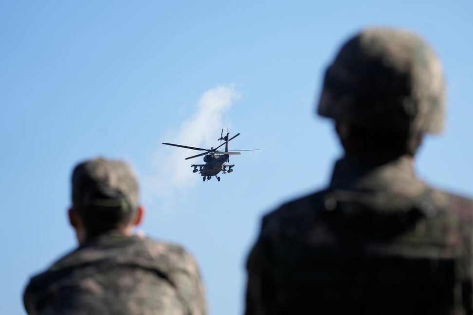 Sydkorea är känt för sina långa obligatoriska militärtjänstgöringar. Arkivbild. Foto: Lee Jin-man/AP/TT