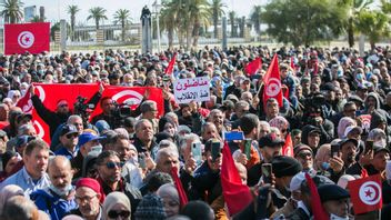 Demonstrationer i huvustaden Tunis i Tunisien. Foto: Hassene Dridi/AP/TT