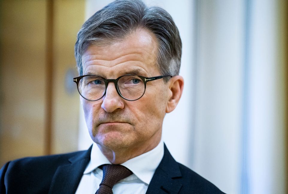 Riksbankschef Erik Thedéen och hans direktion kan behöva höja styrräntan redan i maj eller juni, varnar Nordeas chefsanalytiker Torbjörn Isaksson. Arkivbild Claudio Bresciani/TT