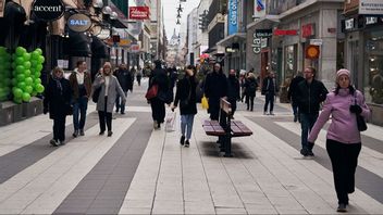 Endast hälften av Sveriges kommuner erbjuder riktat stöd till brottsoffer. Genrebild. Foto: David Keyton/AP/TT.