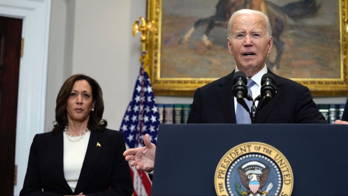 Kamala Harris och president Joe Biden när Biden kommenterade attentatsförsöket mot Donald Trump Foto: Susan Walsh/AP/TT