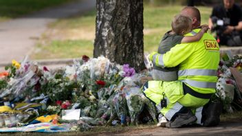 Minnesplatsen där polismannen sköts till döds i Biskopsgården i Göteborg. Foto: Björn Larsson Rosvall/TT.