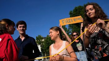 Greta Thunberg på plats i Paris för att demonstrera för klimaträttvisa. Foto: Michel Euler