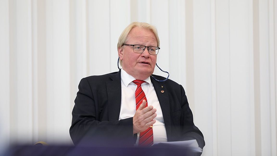 Försvarsminister Peter Hultqvist vid dagens pressträff. Foto: Ali Lorestani / TT