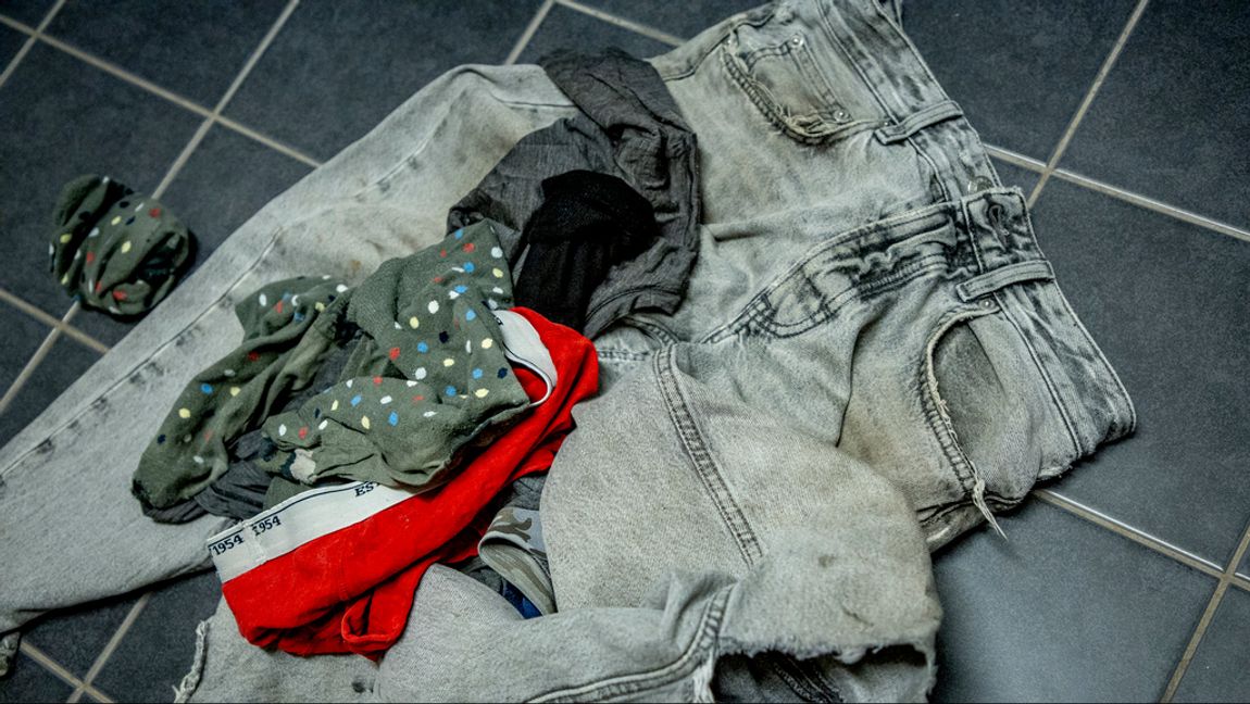 Från och med den 1 oktober i år kan du lägga trasiga kläder direkt i hushållsavfallet. Foto: Adam Ihse/TT