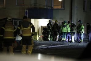 Räddningspersonal på plats i samband med en kraftig explosion i Johanneshov i södra Stockholm. Caisa Rasmussen/TT