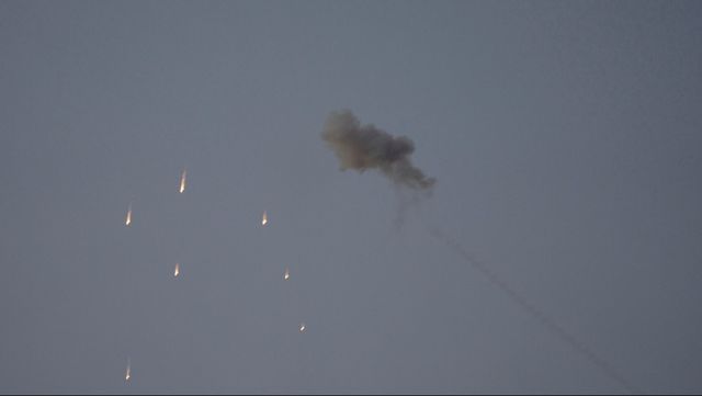 Ett tjugotal raketer avfyrades från Gaza mot Israel. (Arkivbild) Foto: OHAD ZWIGENBERG/AP/TT