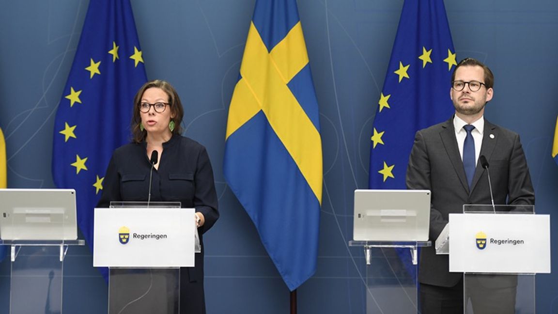 Migrationsminister Maria Malmer Stenergard (M) och SD:s partisekreterare Mattias Bäckström Johansson vill skärpa anhöriginvandringen. Foto: HENRIK GUSTAFSSON NICANDER / TT