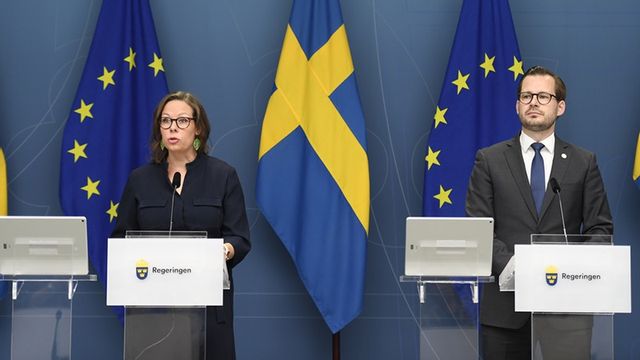 Migrationsminister Maria Malmer Stenergard (M) och SD:s partisekreterare Mattias Bäckström Johansson vill skärpa anhöriginvandringen. Foto: HENRIK GUSTAFSSON NICANDER / TT