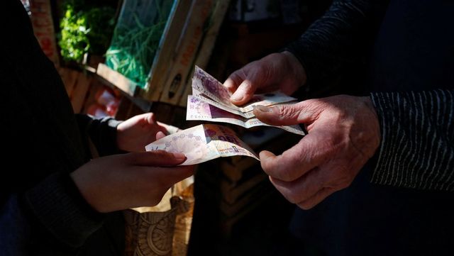 Den argentinska inflationen är skyhög. I de dåliga prognoserna dubblas priserna i år. Foto: 	AGUSTIN MARCARIAN/TT 