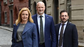 Demirok, till höger, är en av de tre kandidaterna till partiledarposten för C. Men kommer domarna mot honom att vägas in. Foto: Jonas Ekströmmer/TT 